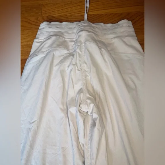 Lululemon Dance Studio Jogger White Size 6 High Rise Athleisure Pants - Picture 4 of 10